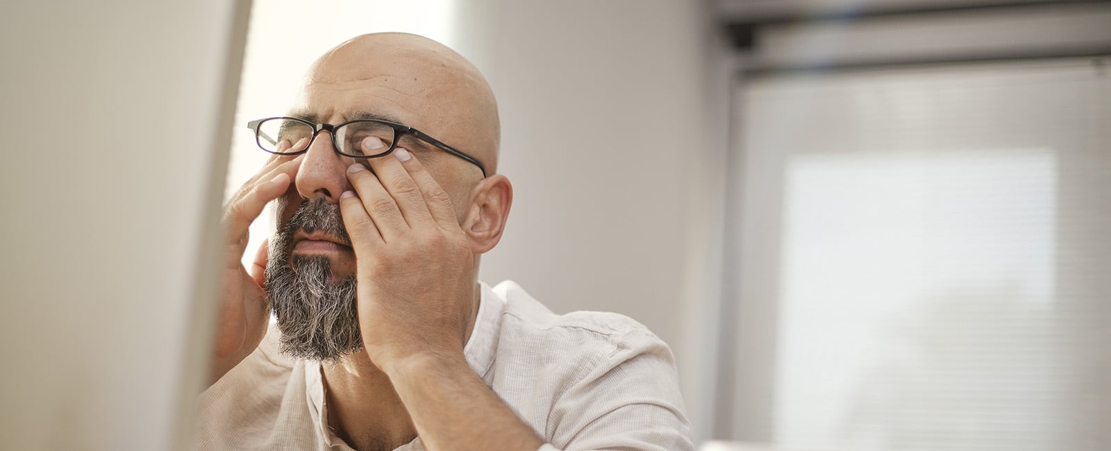 5 Simple Tips for Avoiding Digital Eye Strain at the Office