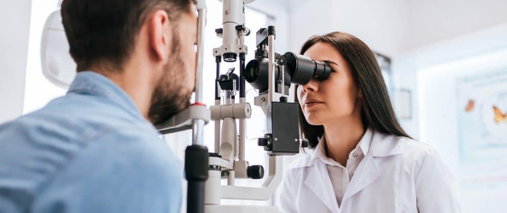 What’s the Difference Between an Optometrist and an Ophthalmologist?